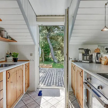 Lenia - 1km From The Sea By Interhome *