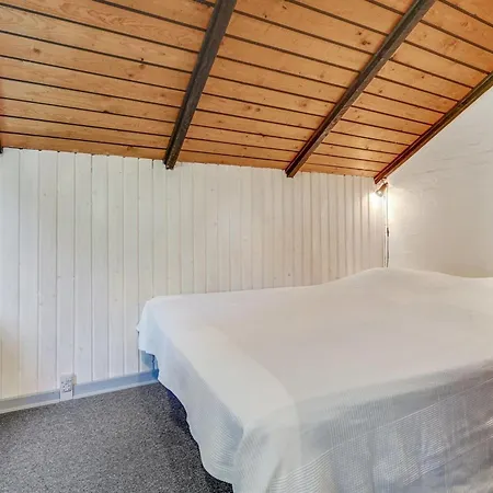 Lenia - 1km From The Sea By Interhome *