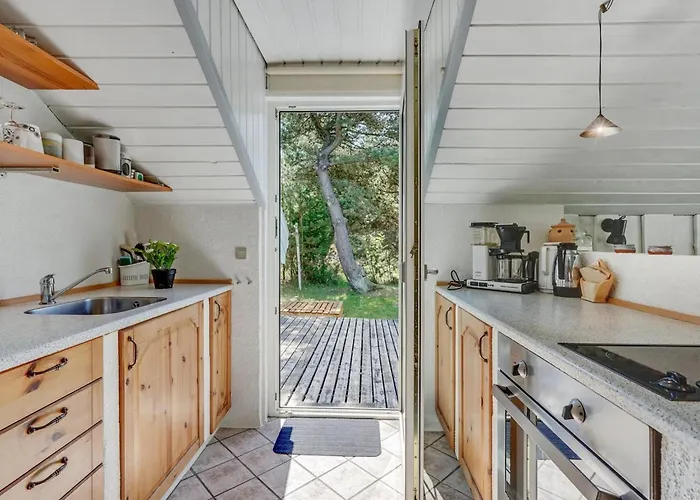 Lenia - 1km From The Sea By Interhome *